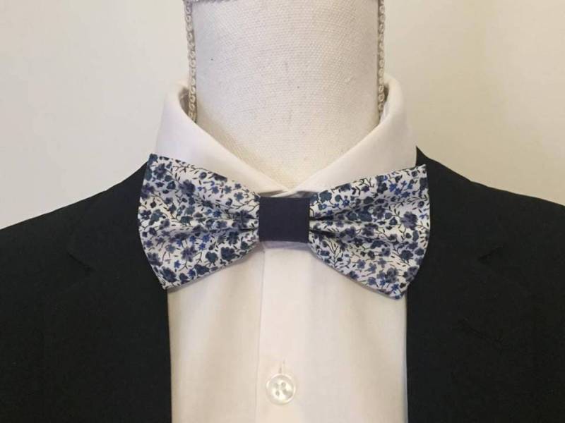 Fliege/Manschettenknöpfe Einstecktuch - Liberty Phoebe Blue Fabric Herren Kinder Babys von FleursProvence