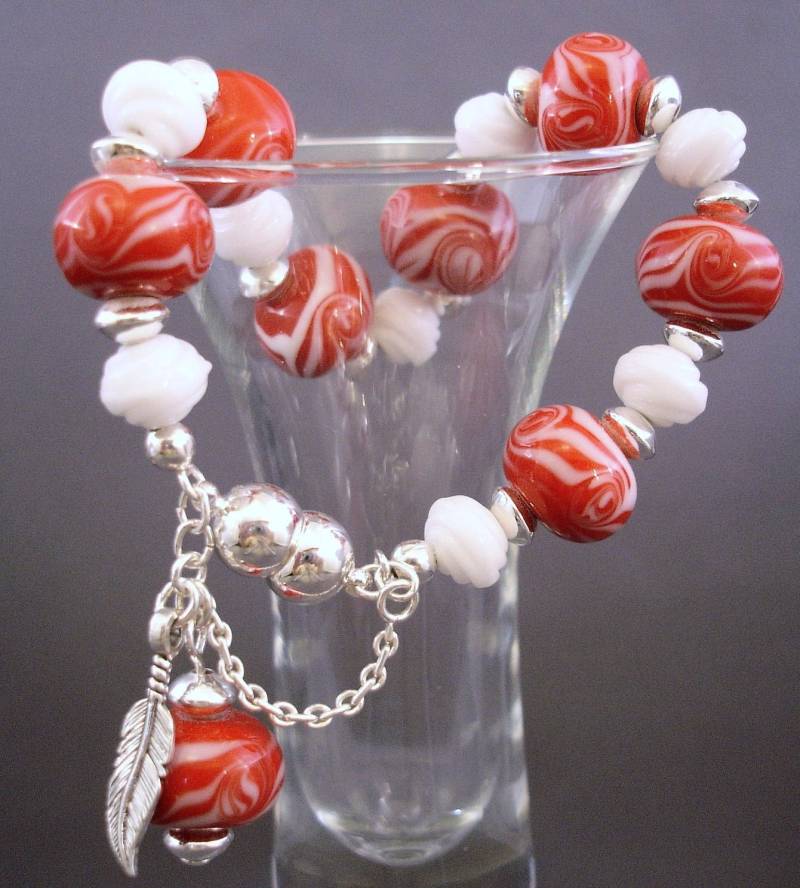 Armband Peppermint Swirl Lampwork Rot Und Weiss Glasperlen, Sterling Silber Armband Peppermint Swirl Lampwork Rot Und Weiss Glasperlen, Sterling Silber von FlightsofFancyDesign