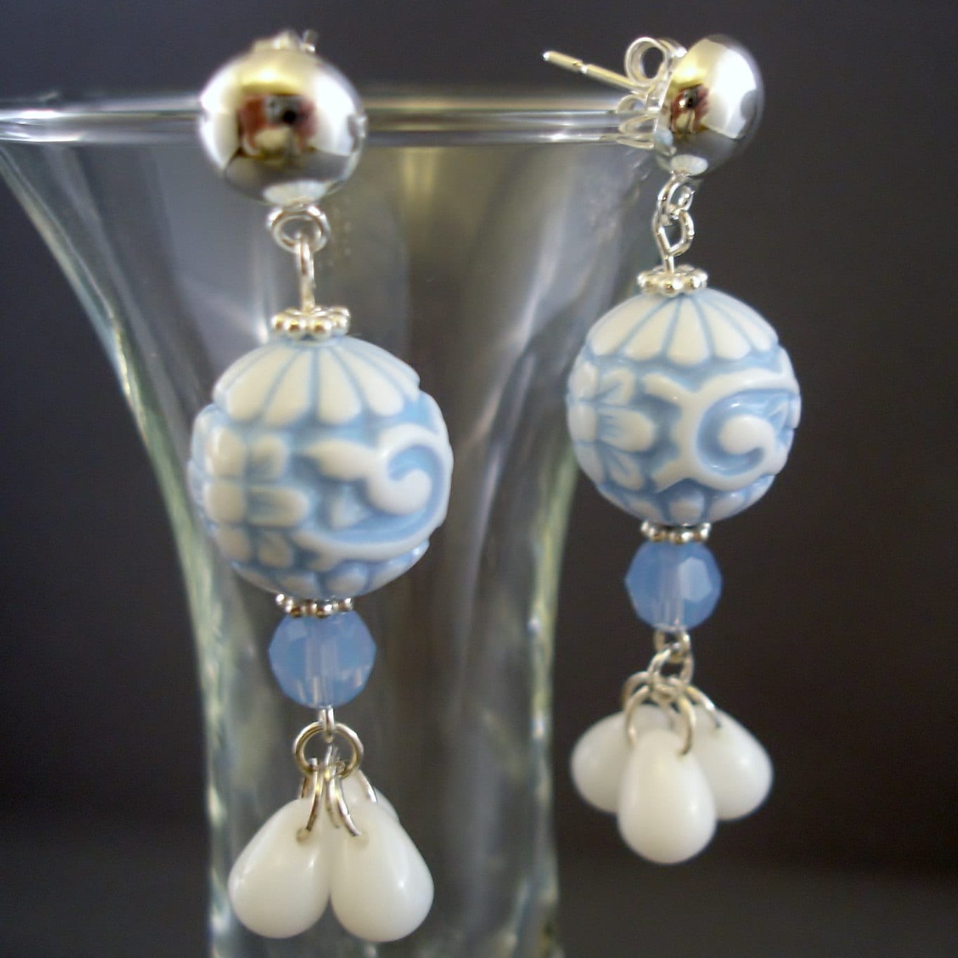 Blaue Spitzenohrringe Sterling Silber, Lucite & Swarovski Blaue Spitzenohrringe Sterling Silber, Lucite & Swarovski von FlightsofFancyDesign