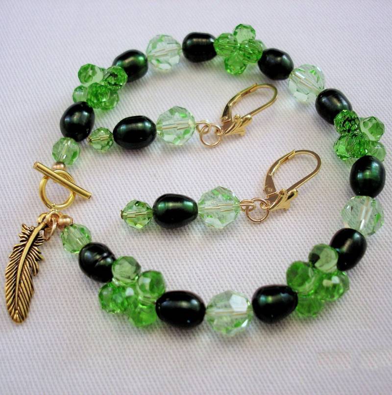 Grünes Kristall Schmuck Set Perlen Armband Und Ohrringe Grünes Kristall Schmuck Set Perlen Armband Und Ohrringe von FlightsofFancyDesign