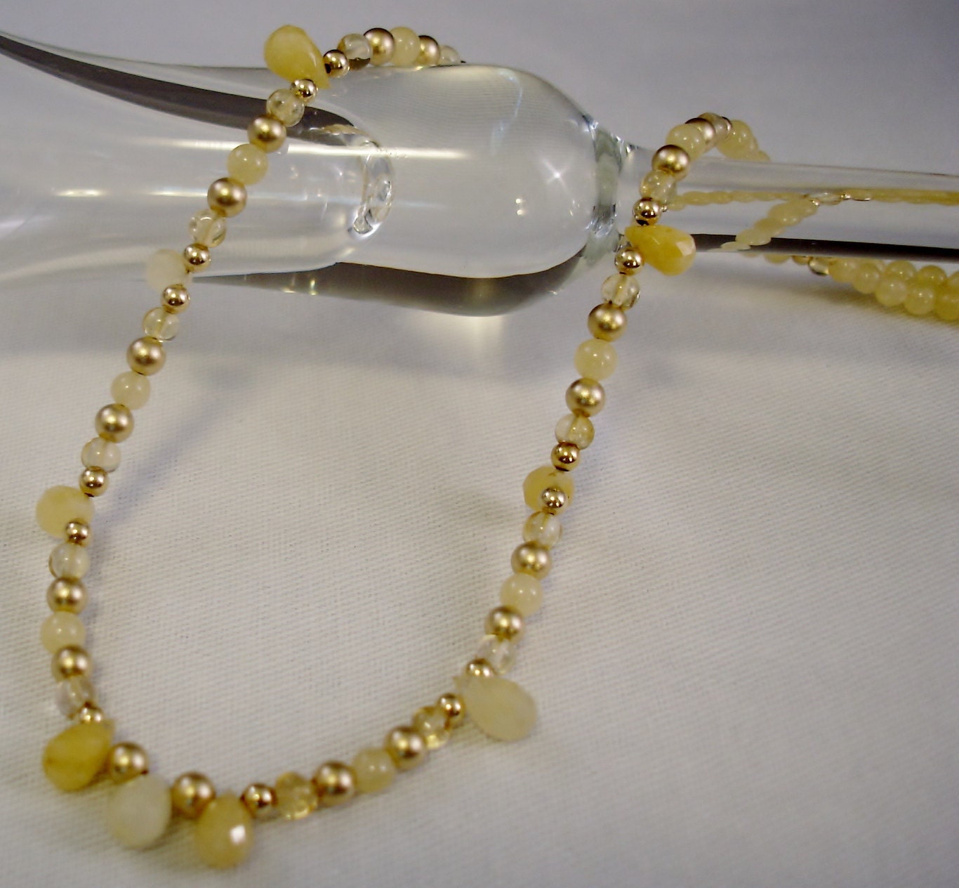 Honig Jade Briolette Halskette Citrin & Gold Filled Perlenkette Honig Jade Briolette Halskette Citrin & Gold Filled Perlenkette von FlightsofFancyDesign