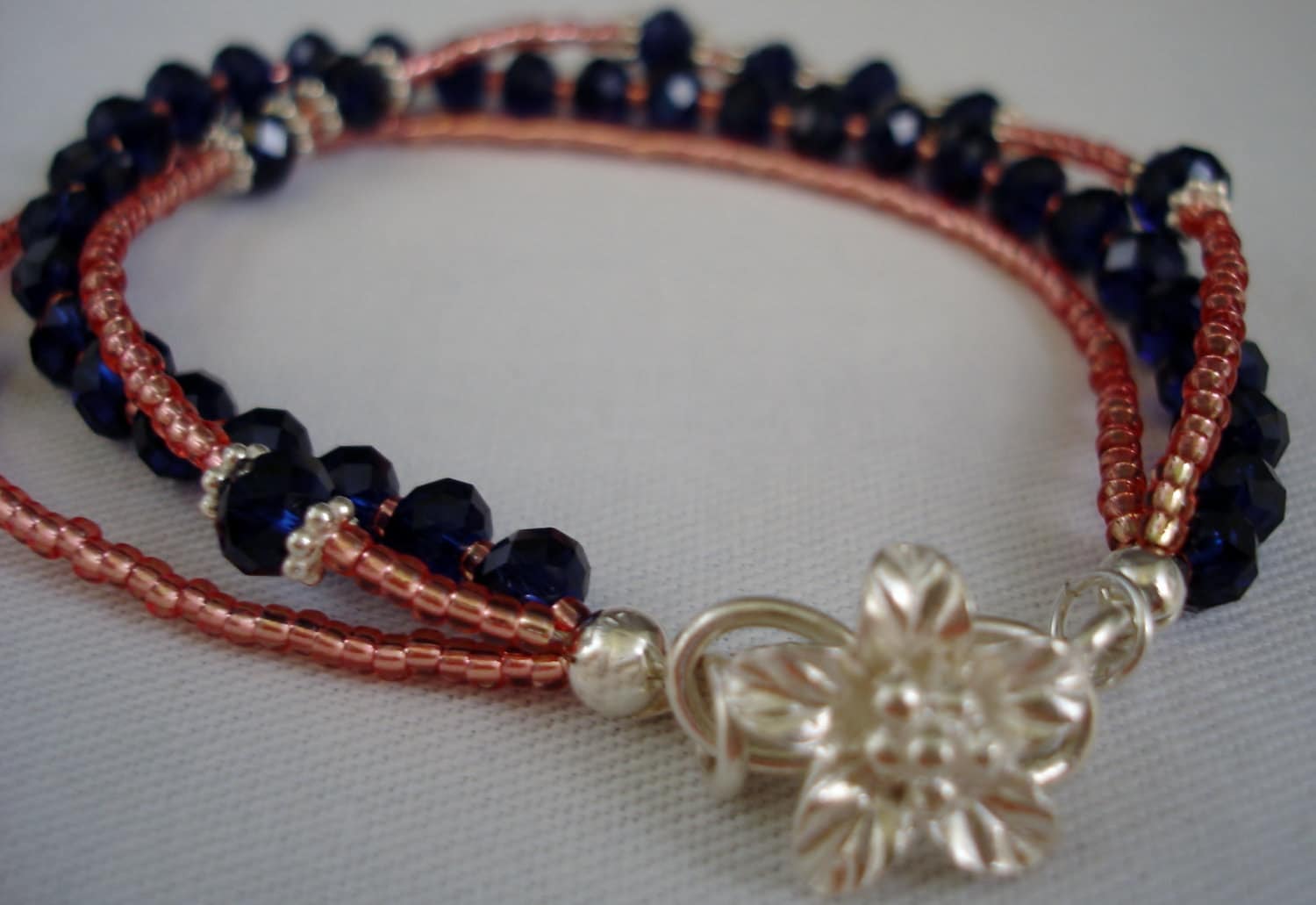 Midnight Glitter Armband Indigo Swarovski Kristalle, Sterling Silber Verschluss Midnight Glitter Armband Indigo Swarovski Kristalle, Sterling Silber Verschluss von FlightsofFancyDesign
