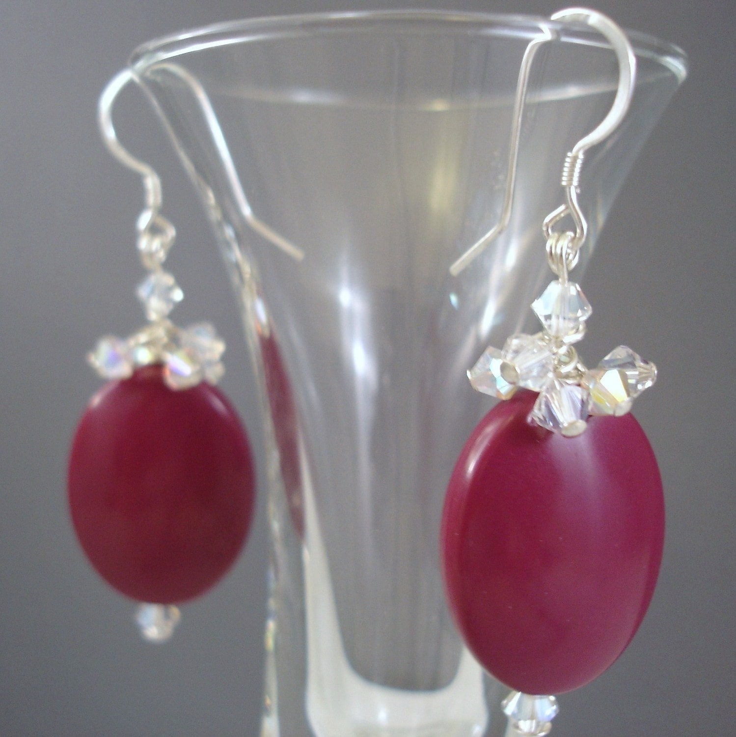 Pflaume Lucite Ohrringe Sterling Silber, Swarovski Kristall Ohrringe Pflaume Lucite Ohrringe Sterling Silber, Swarovski Kristall Ohrringe von FlightsofFancyDesign