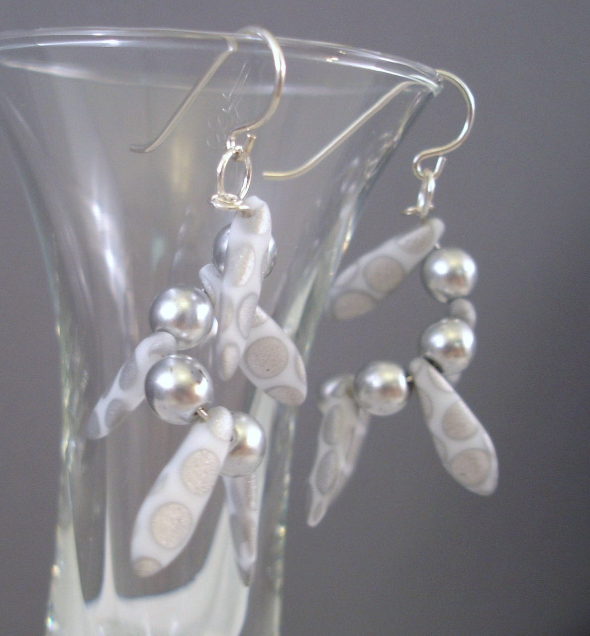 Polka Dot Ohrringe - Sterling Silber Glasperlen Baumeln Tropfen Frühling Wirbel Polka Dot Ohrringe - Sterling Silber Glasperlen Baumeln Tropfen Frühling Wirbel von FlightsofFancyDesign