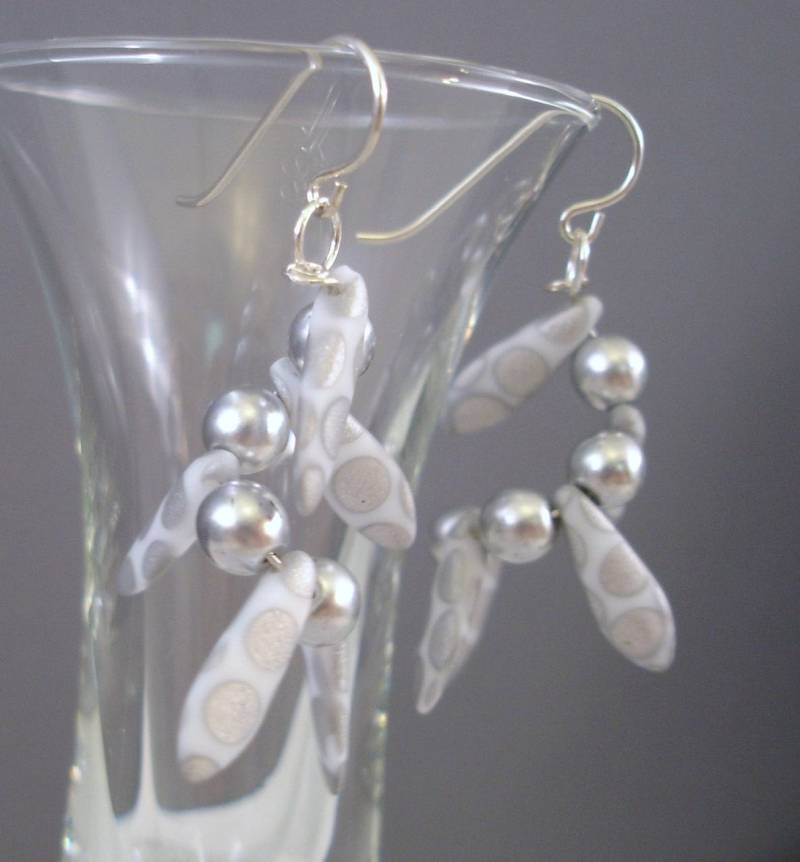 Polka Dot Ohrringe - Sterling Silber Glasperlen Baumeln Tropfen Frühling Wirbel Polka Dot Ohrringe - Sterling Silber Glasperlen Baumeln Tropfen Frühling Wirbel von FlightsofFancyDesign