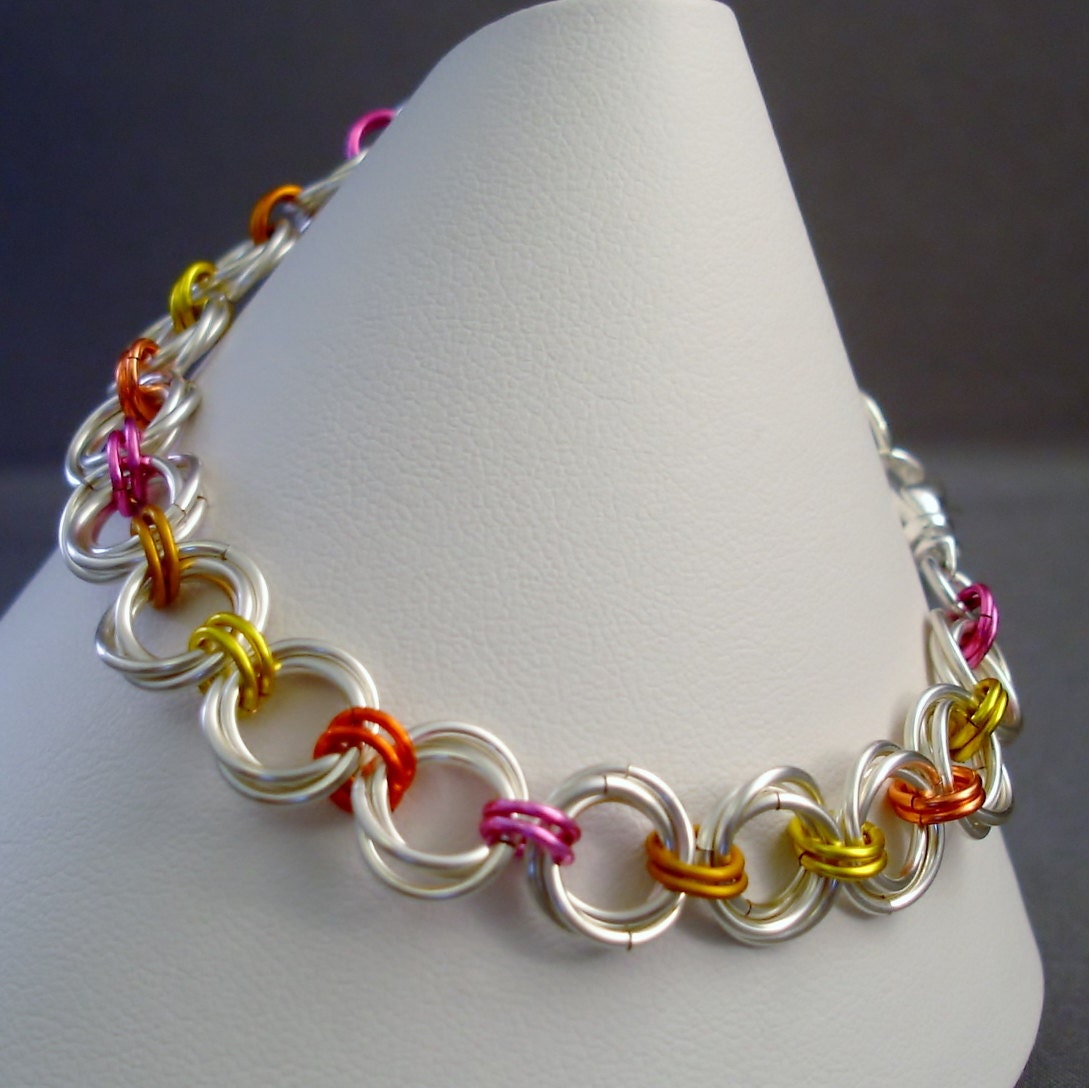 Summer Brights Chainmaille Armband Sterling Silber Verschluss Summer Brights Chainmaille Armband Sterling Silber Verschluss von FlightsofFancyDesign