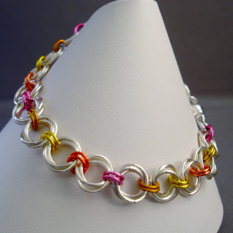 Summer Brights Chainmaille Armband Sterling Silber Verschluss Summer Brights Chainmaille Armband Sterling Silber Verschluss von FlightsofFancyDesign