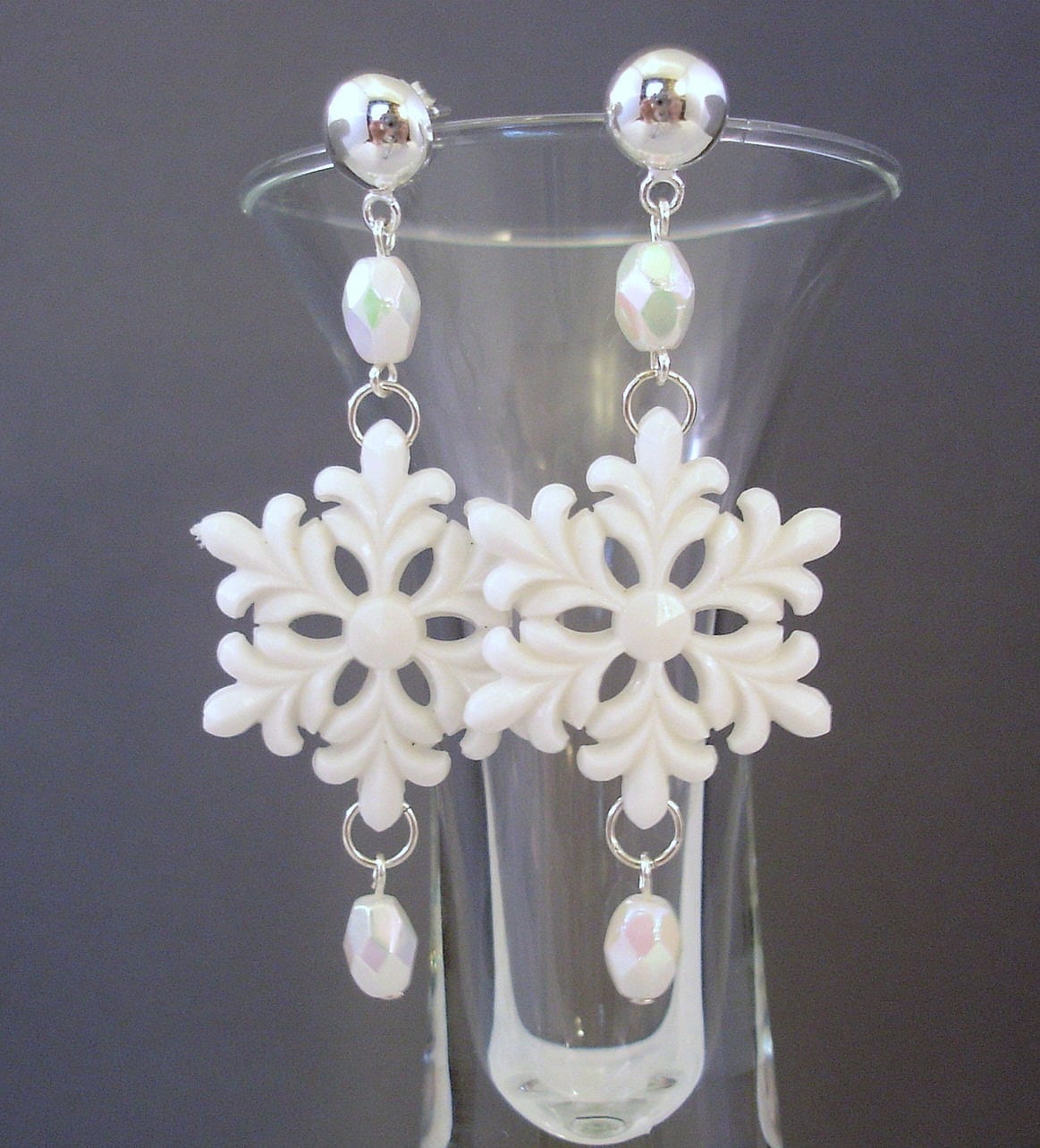 sterling Silber Schneeflocke Ohrringe Aurora Borealis Kristalle sterling Silber Schneeflocke Ohrringe Aurora Borealis Kristalle von FlightsofFancyDesign