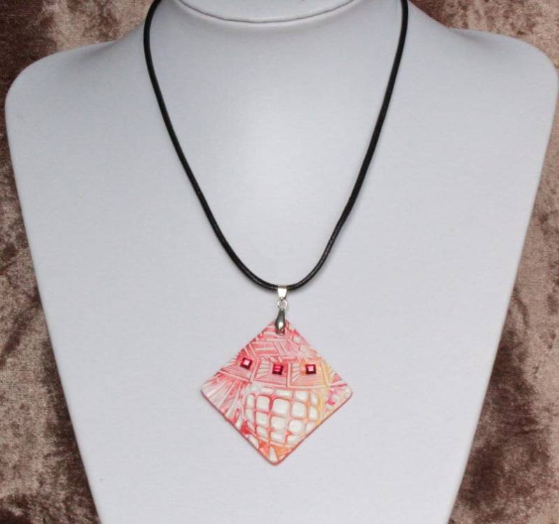 Cooler Modeschmuck Aus Fimo, Mit Lederband von FlinkeNadelCreaktiv