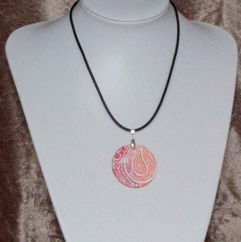 Cooler Modeschmuck Aus Fimo, Mit Lederband von FlinkeNadelCreaktiv