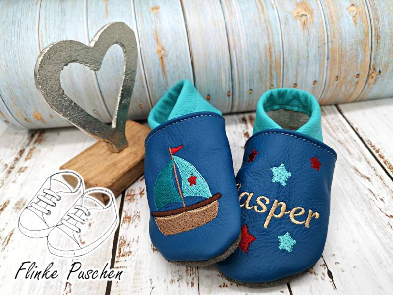 Krabbelschuhe Mit Name - Baby Schuhe Segelboot Lederpuschen Für Kinder Puschen Kleinkinder von FlinkePuschen