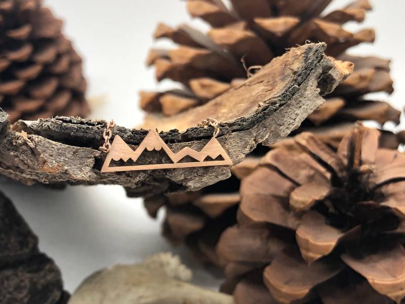 Rose Gold Bergkette, Zierliche Gebirgskette, Berg Schmuck Frauen, Alpine Halskette, Berganhänger, Wandern Halskette Rose Gold Bergkette, Zierliche Gebirgskette, Berg Schmuck Frauen, Alpine Halskette, Berganhänger, Wandern Halskette von FlintnFeather