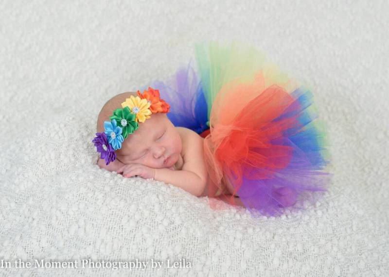 Regenbogen Tutu - Baby Stirnband Säuglingsverlust Haarband Foto Requisiten Bunt von FlipFlopLollipop