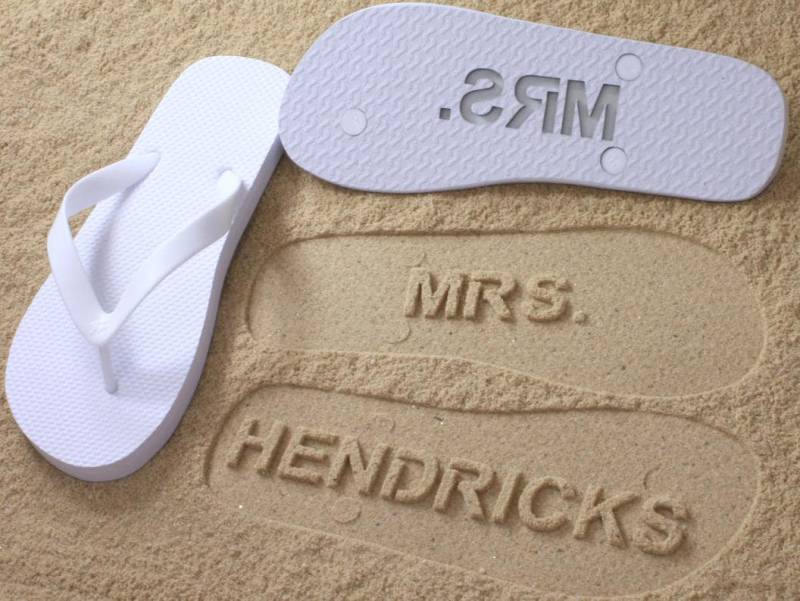 Braut Name Benutzerdefinierte Flip Flops - Personalisierte Hochzeit Name. Erhältlich in 140+ Farbkombinationen Braut Name Benutzerdefinierte Flip Flops - Personalisierte Hochzeit Name. Erhältlich in 140+ Farbkombinationen von FlipSideFlipFlops