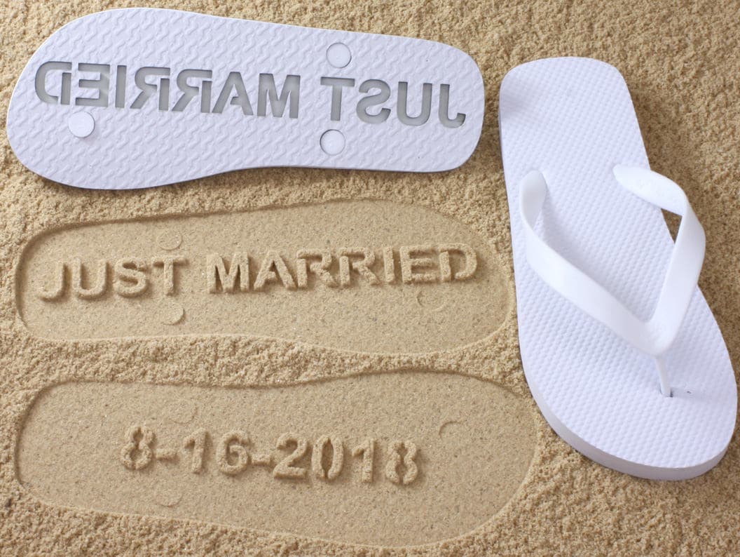 Just Married Date Benutzerdefinierte Sand Imprint Flip Flops - Erhältlich in 140+ Farbkombinationen Just Married Date Benutzerdefinierte Sand Imprint Flip Flops - Erhältlich in 140+ Farbkombinationen von FlipSideFlipFlops