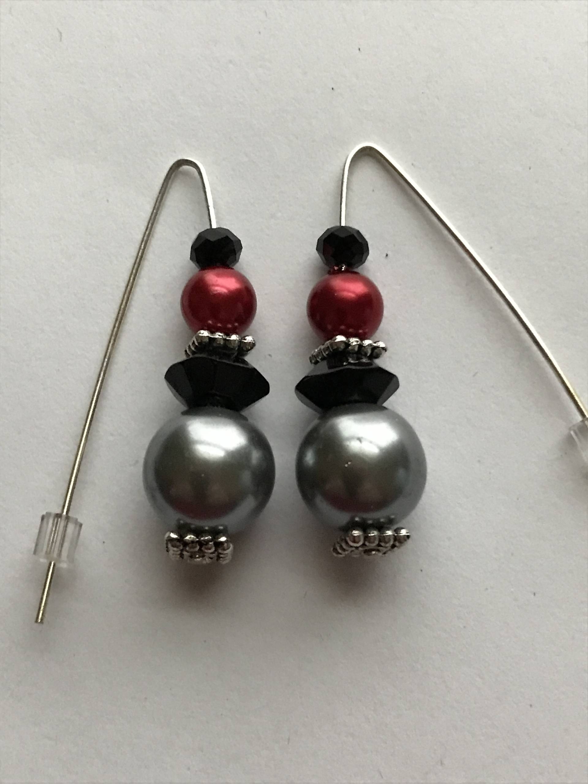 Ohrringe - Grau, Schwarz Und Rot Stapel von FlippedJewelry