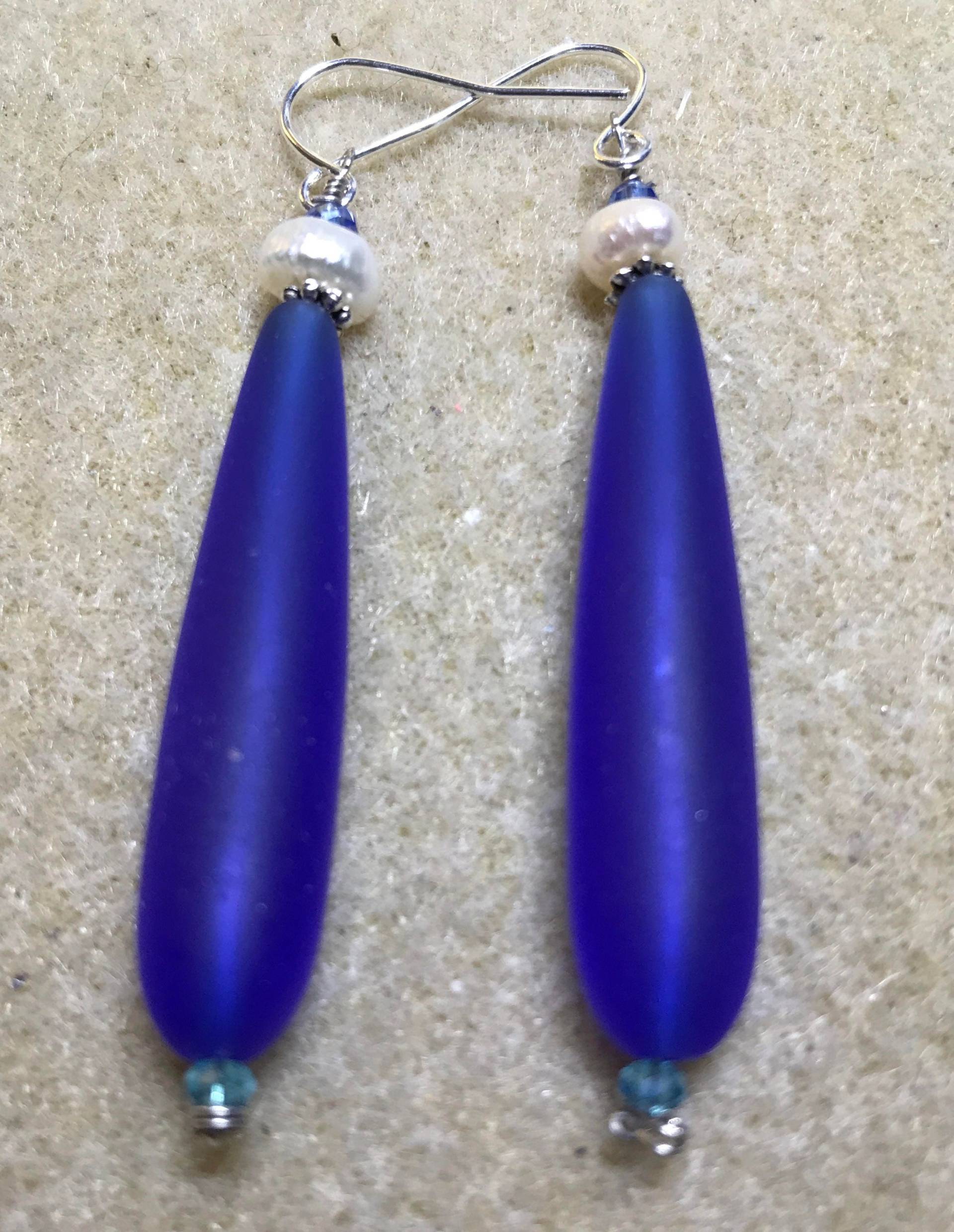 Ohrringe - Navy Seaglass Mit Einer Perle von FlippedJewelry