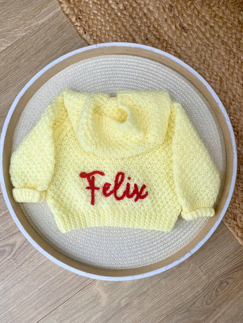 Personalisierte Baby Jungen, Mädchen Und Unisex Strickjacken in Größe 6-9 Monate - Bereit, Den Namen Ihres Babys Hinzuzufügen Personalisierte Baby Jungen, Mädchen Und Unisex Strickjacken in Größe 6-9 Monate - Bereit, Den Namen Ihres Babys Hinzuzufügen von FlitterbeeCrafts