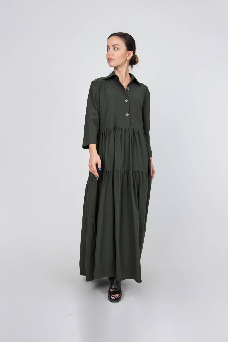 Grünes Abgestuftes Frauen-Maxi-Shirtkleid/Langärmelige Tunika-Kleid Rüschenhemd Leinenhemd Leinenkleid Lockeres Langarmkleid Drapiertes Hemd F2371 von FloAtelier