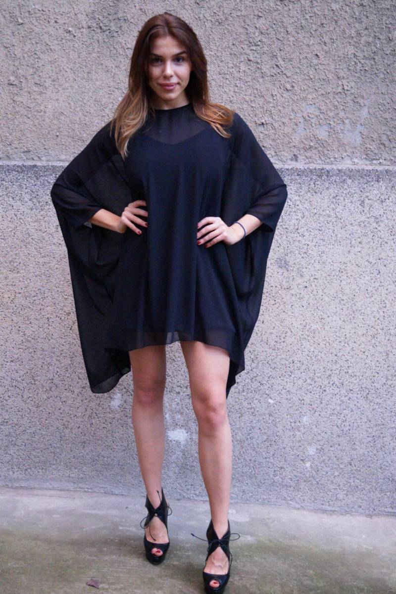 Schwarze Locker Oversized Tunika/Fledermausärmel Chiffon Kleid/Schwarze Tunika/Oversized Top/Schwarze Bluse/Lockeres Mini Kleid/Cape Kleid/Mini Schwarze Locker Oversized Tunika/Fledermausärmel Chiffon Kleid/Schwarze Tunika/Oversized Top/Schwarze Bluse/Lockeres Mini Kleid/Cape Kleid/Mini von FloAtelier
