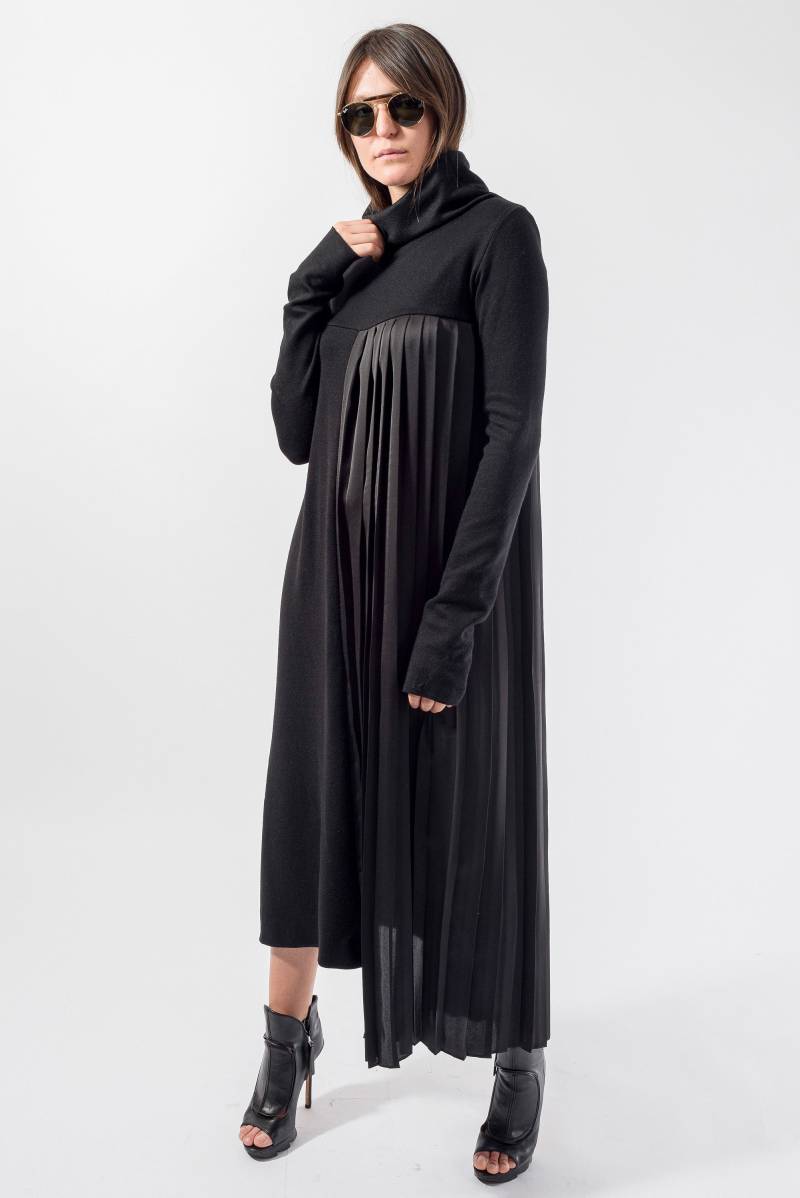 Schwarzes Lockeres Kleid/Pullover/strickkleid/strickkleid/Frauen Rollkragen Kleid/Maxi Bluse/Kleid Mit Seide Falten/strick Tunika/F1828 von FloAtelier