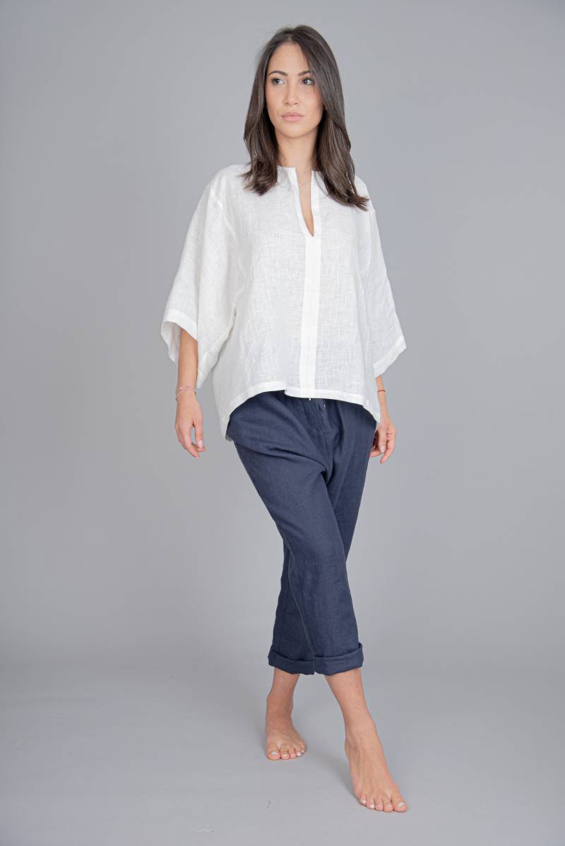 Weißes Leinenhemd/Halbarmtop Frauen-Elegantes Hemd Sommer-Leinen-Reizvolles Modehemd Lässiges Loses Weißes Leinenoberteil F1330 von FloAtelier