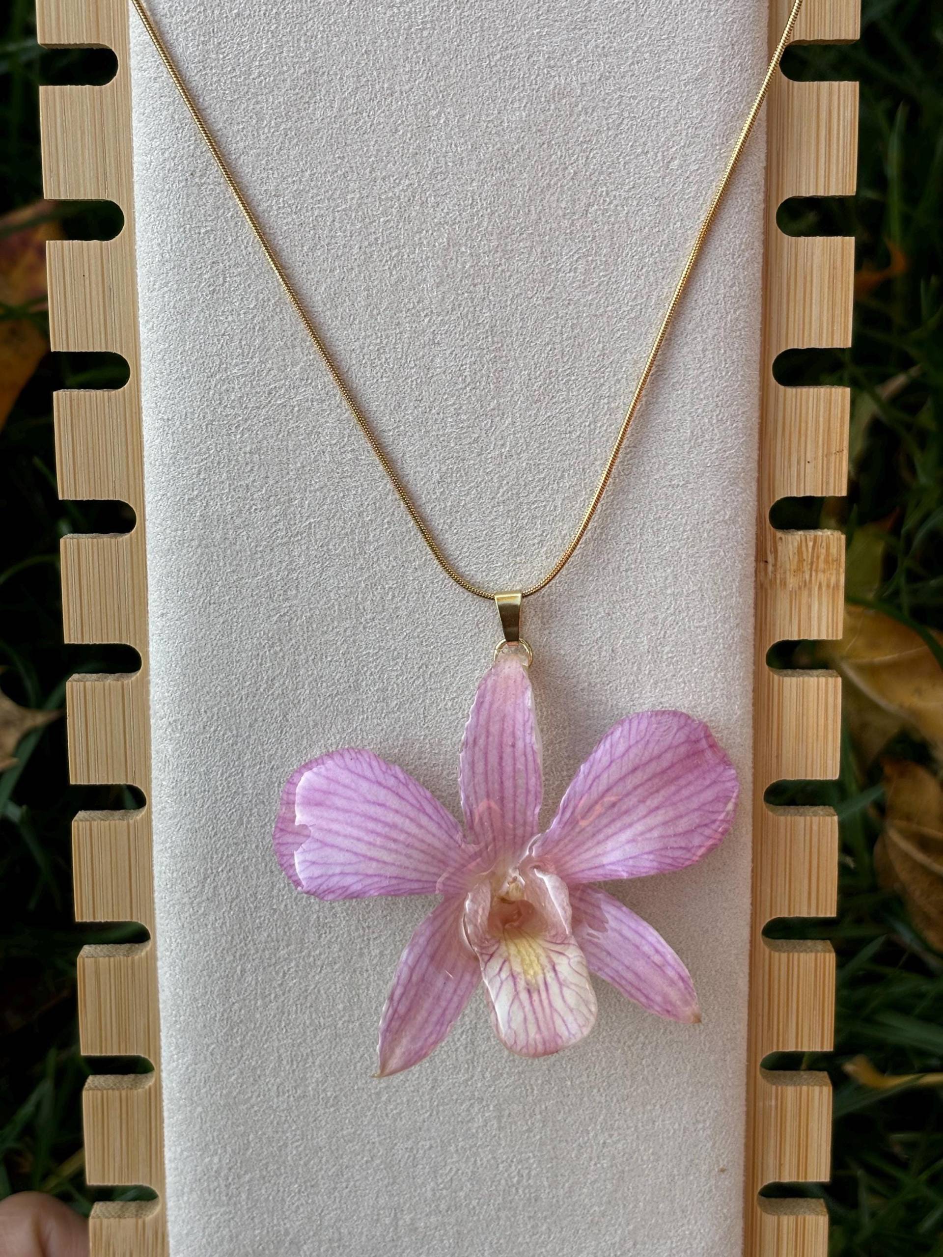 Echte Rosa Orchidee Dendrobium Halskette Harzschmuck Echte Rosa Orchidee Dendrobium Halskette Harzschmuck von FloResinBlossomCraft