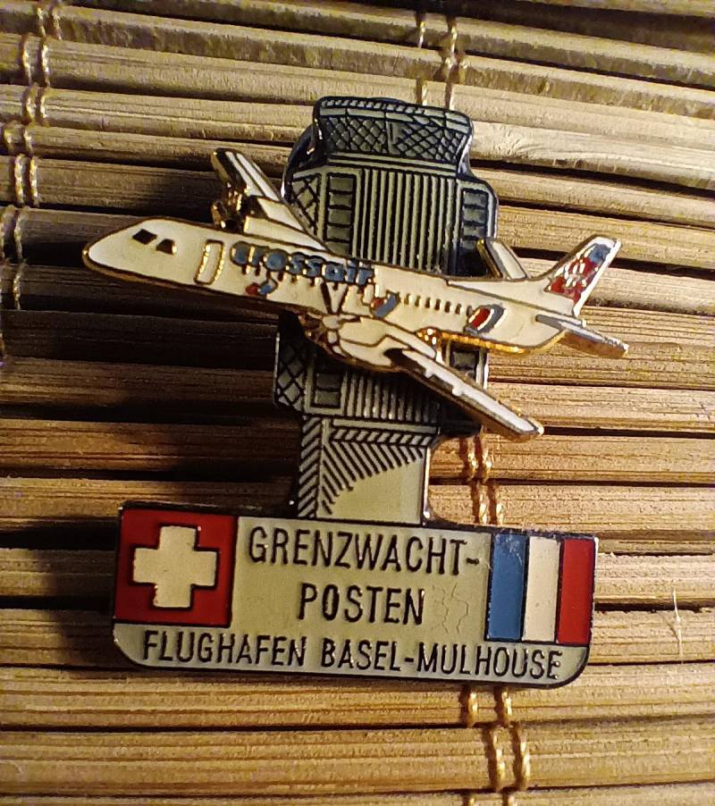 Lapel Pin Anstecknadel Crossair Flughafen Basel Moulhouse Grenzwachtposten Rarität Doppelpin Aviatik Sammler Selten Lapel Pin Anstecknadel Crossair Flughafen Basel Moulhouse Grenzwachtposten Rarität Doppelpin Aviatik Sammler Selten von FlohmiOmi