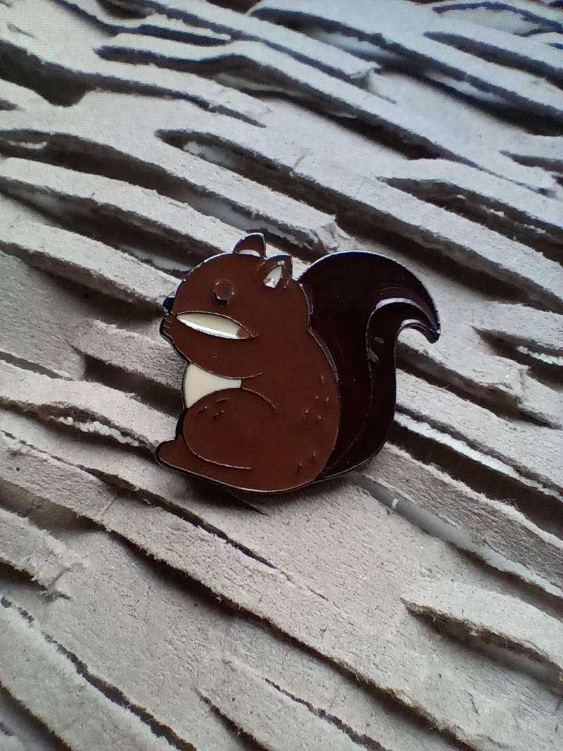Lapel Pin Anstecknadel Eichhörnchen Tiere Natur Wald Sammler von FlohmiOmi
