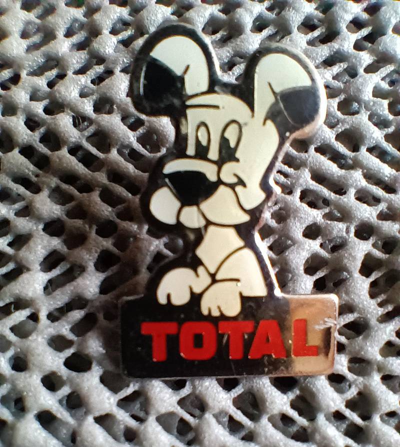 Lapel Pin Anstecknadel Idefix Und Total Comic Asterix Obelix, Benzin Sammler Werbemittel von FlohmiOmi
