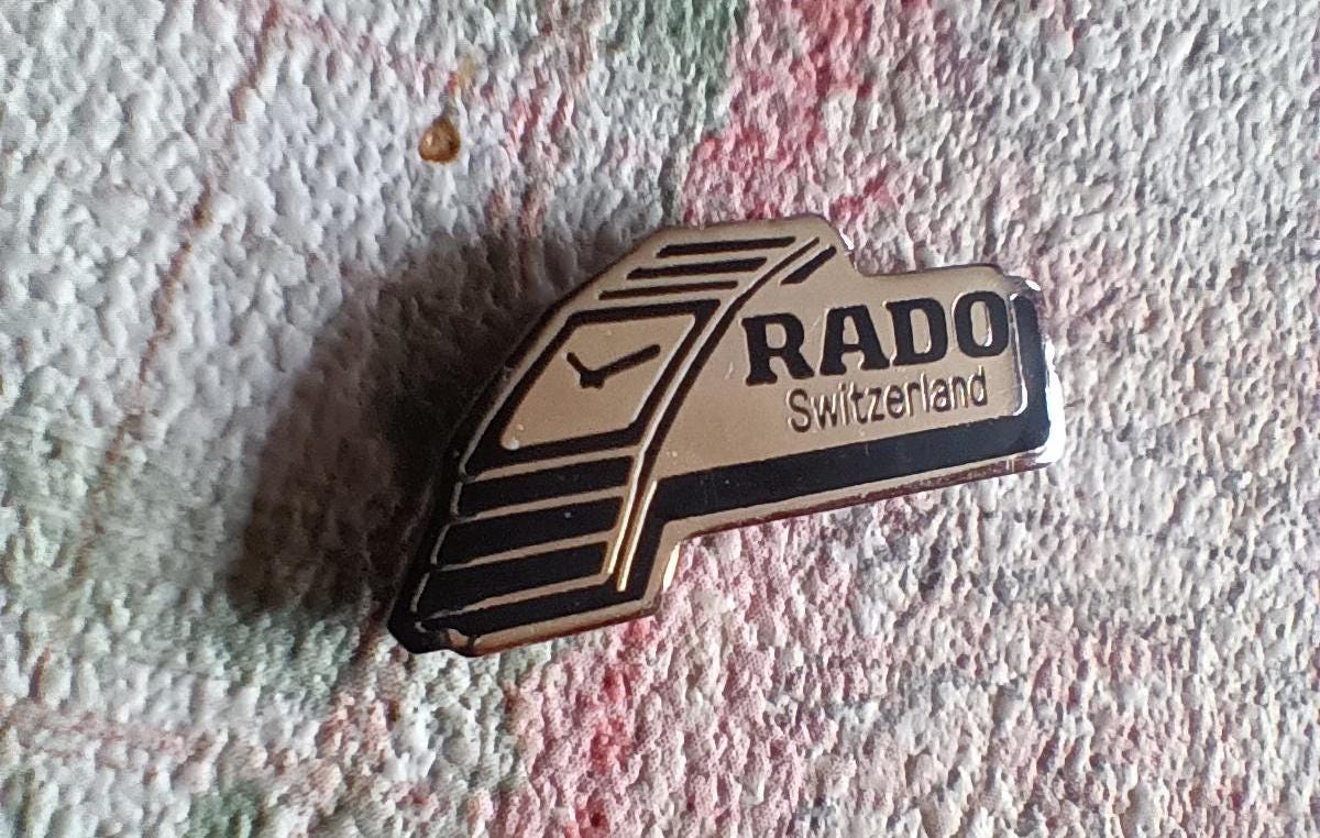 Lapel Pin Anstecknadel Rado Switzerland Armbanduhr Selten Luxus Sammler Werbemittel Lapel Pin Anstecknadel Rado Switzerland Armbanduhr Selten Luxus Sammler Werbemittel von FlohmiOmi