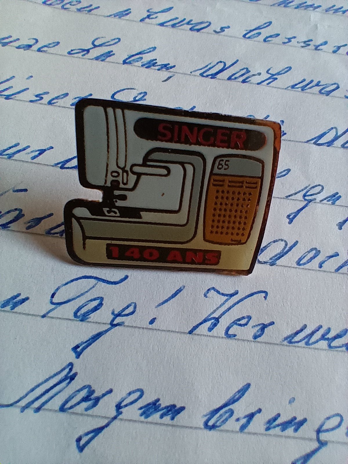 Lapel Pin Singer Nähmaschinen Jubiläum 90Er Vintage Werbemittel Merchandise Nähen Sammler Lapel Pin Singer Nähmaschinen Jubiläum 90Er Vintage Werbemittel Merchandise Nähen Sammler von FlohmiOmi
