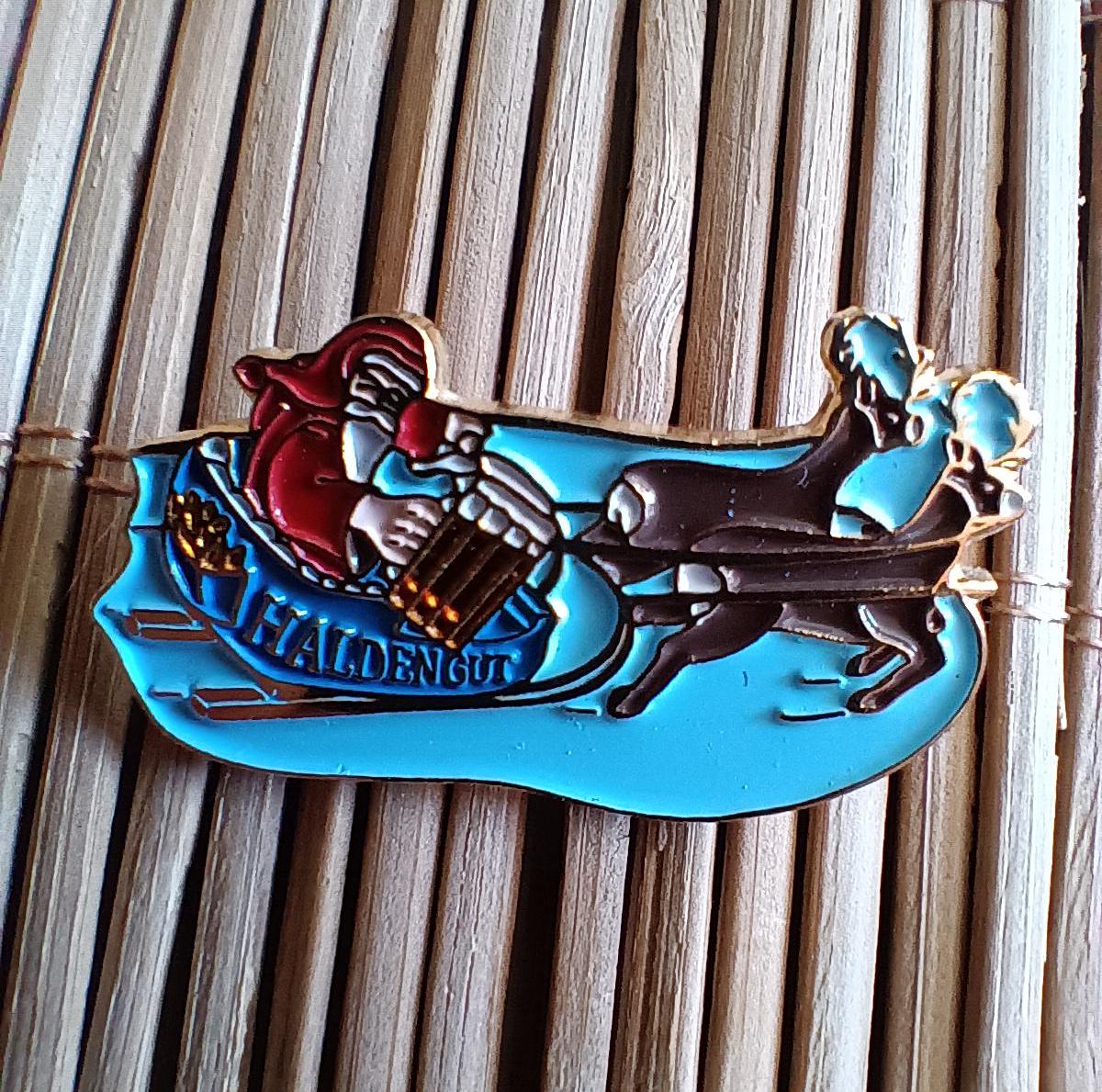 Lapel Pin Weihnachtsmann Im Schlitten Haldengut Bier Schweiz Sammler Alkohol Werbemittel Lapel Pin Weihnachtsmann Im Schlitten Haldengut Bier Schweiz Sammler Alkohol Werbemittel von FlohmiOmi
