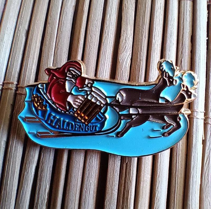 Lapel Pin Weihnachtsmann Im Schlitten Haldengut Bier Schweiz Sammler Alkohol Werbemittel Lapel Pin Weihnachtsmann Im Schlitten Haldengut Bier Schweiz Sammler Alkohol Werbemittel von FlohmiOmi