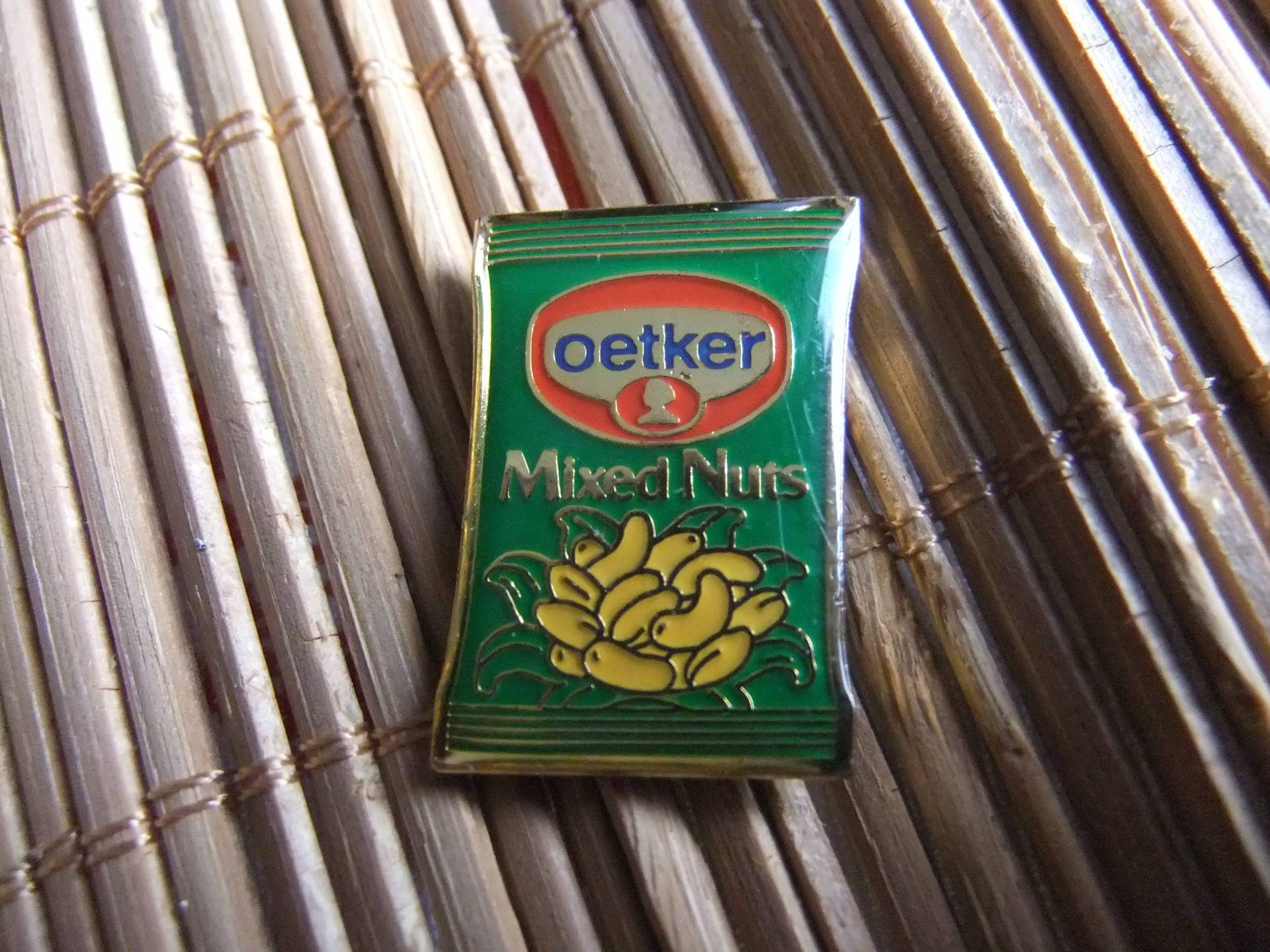 Pin Anstecknadel Dr. Oetker Mixed Nuts, Selten, Lebensmittel Sammler Pin Anstecknadel Dr. Oetker Mixed Nuts, Selten, Lebensmittel Sammler von FlohmiOmi