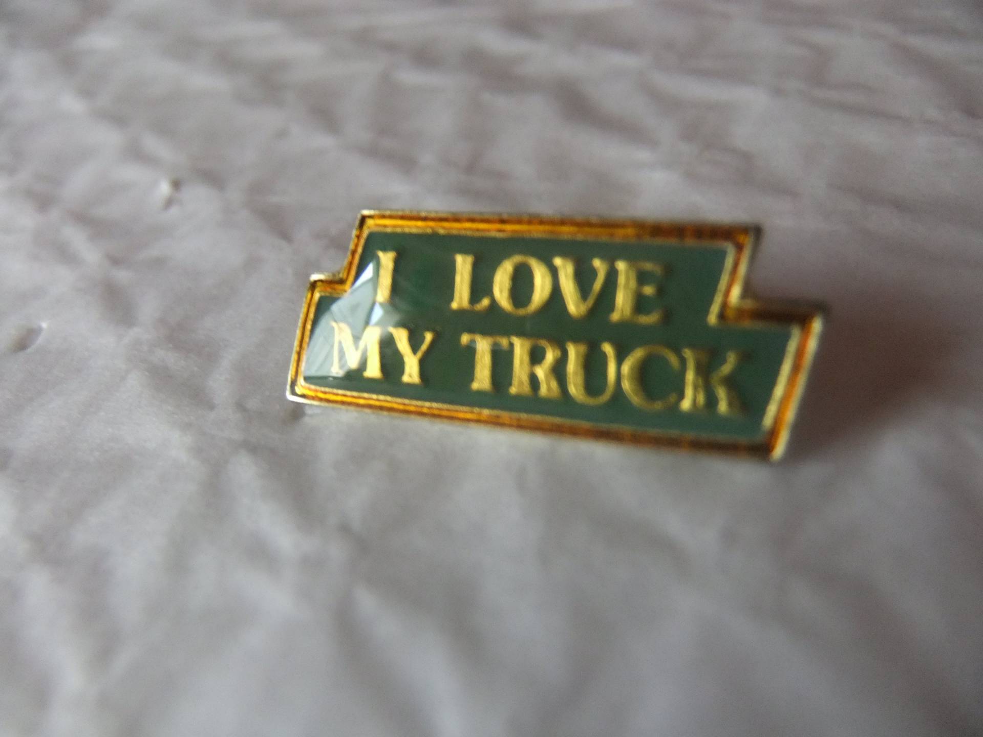 Pin Anstecknadel I Love My Truck, Sammler, Lkw, Beruf, Fahrer, Logistik Pin Anstecknadel I Love My Truck, Sammler, Lkw, Beruf, Fahrer, Logistik von FlohmiOmi
