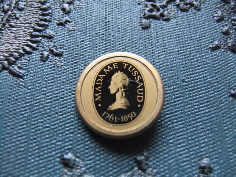 Pin Anstecknadel Madame Tussaud, Sammler, Wachsfiguren Pin Anstecknadel Madame Tussaud, Sammler, Wachsfiguren von FlohmiOmi