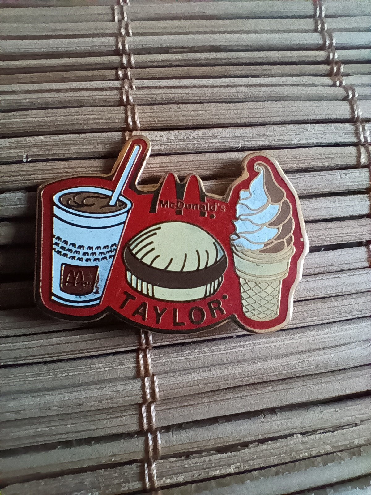 Pin Anstecknadel Mc Donalds Taylor Sammler Fastfood Werbemittel Merchandise Pin Anstecknadel Mc Donalds Taylor Sammler Fastfood Werbemittel Merchandise von FlohmiOmi