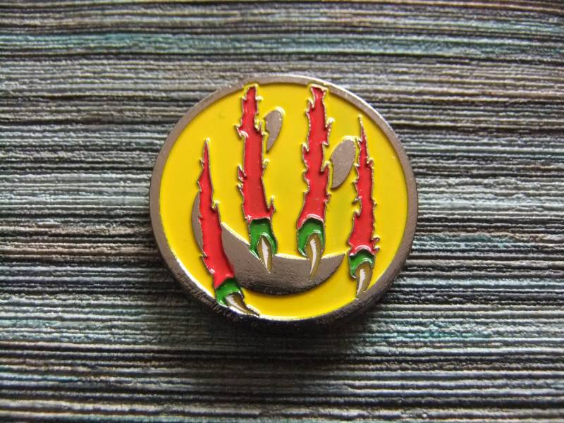 Pin Anstecknadel Primal, Sammler Smiley Mit Zerkratztem Gesicht Pin Anstecknadel Primal, Sammler Smiley Mit Zerkratztem Gesicht von FlohmiOmi