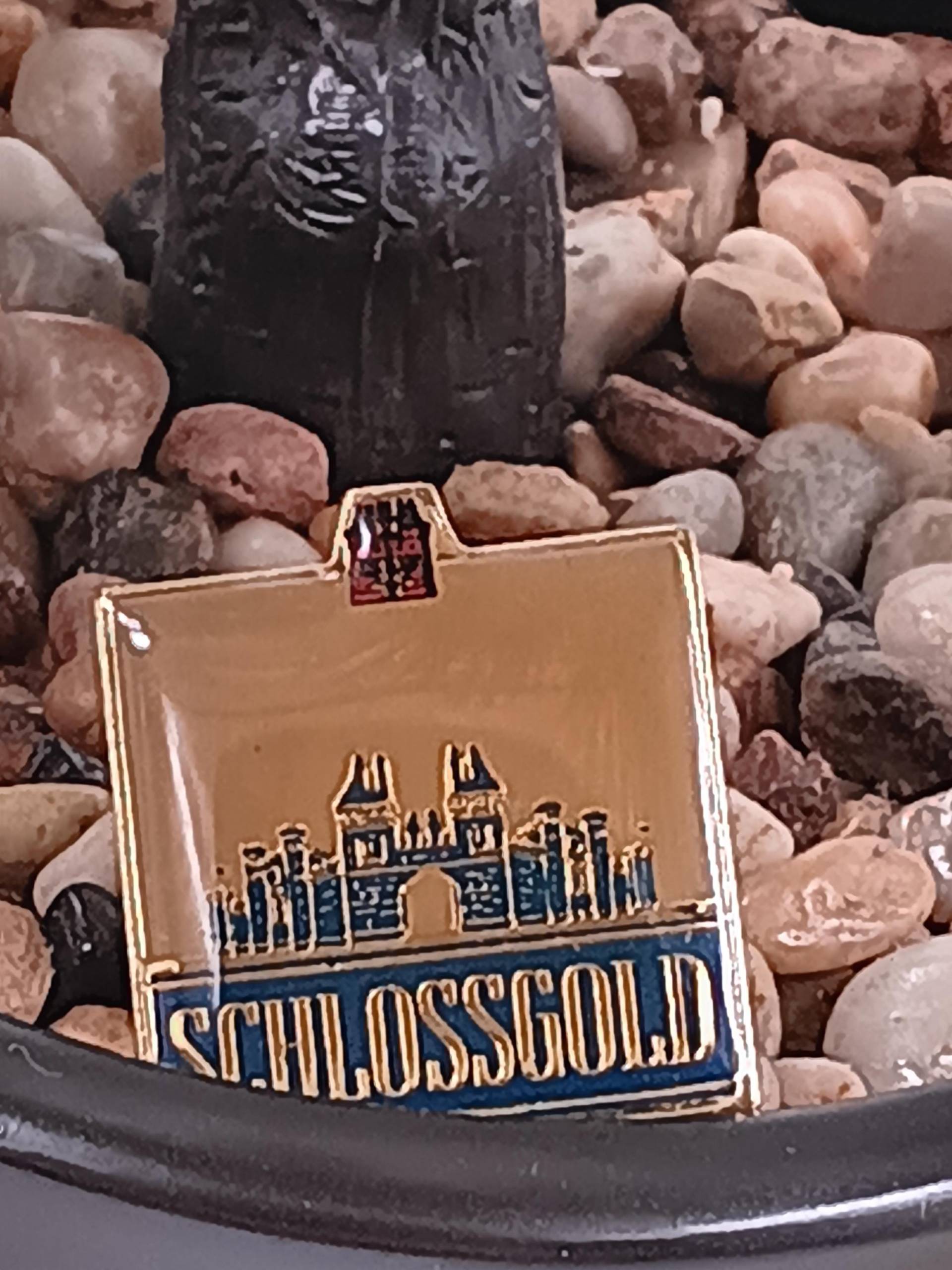 Pin Anstecknadel Swiss Beer Schlossgold Bier Sammler Werbeartikel Pin Anstecknadel Swiss Beer Schlossgold Bier Sammler Werbeartikel von FlohmiOmi