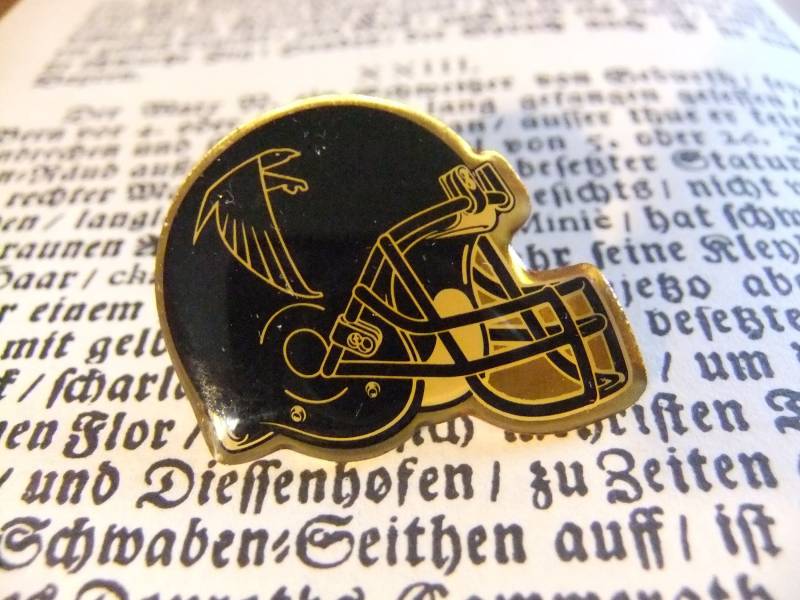 Pin Atlanta Falcons Helm Football Sport Sammler Pin Atlanta Falcons Helm Football Sport Sammler von FlohmiOmi