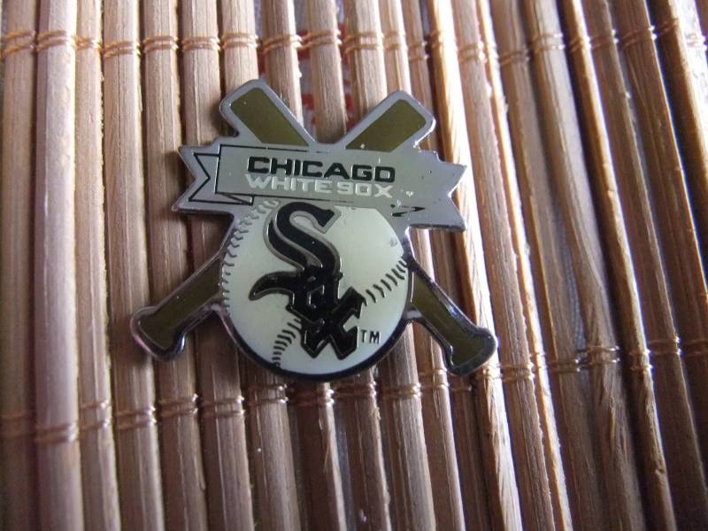 Pin Chicago White Sox Baseball 90Er Sport Fanartikel Vintage Sammler Pin Chicago White Sox Baseball 90Er Sport Fanartikel Vintage Sammler von FlohmiOmi