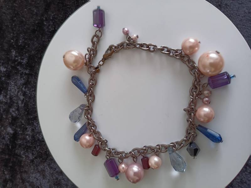 Süsses Armband Mit Perlen Uns Charms, Silberfarben, Modeschmuck von FlohmiOmi