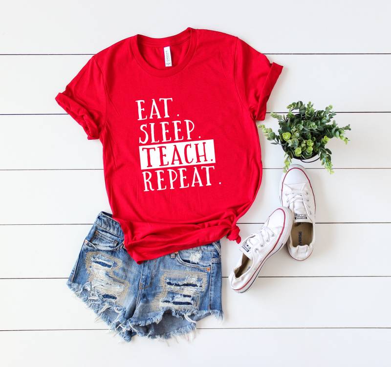 Essen, Schlafen Lehren Wiederholen Shirt | Lehrer-Geschenk Geschenk Für Lehrer Leben Kurzarm-Unisex T-Shirt von FlopTheWorld