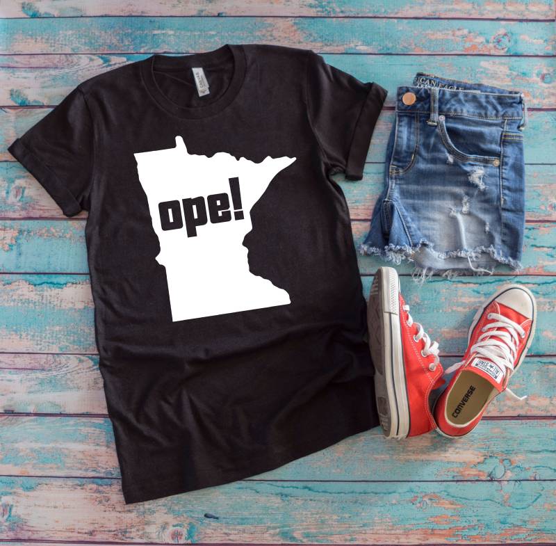 Öffnen Minnesota Shirt | Minnesota-Jargon Mn-Geschenk Geschenk Mn-Shirt Ich Liebe Mn Kurzarm-Unisex T-Shirt von FlopTheWorld