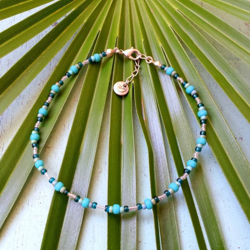 Fußkettchen „Blaue Lagune" Mit Smaragd - Und Türkisfarbenen Perlen von FlorAccessoires