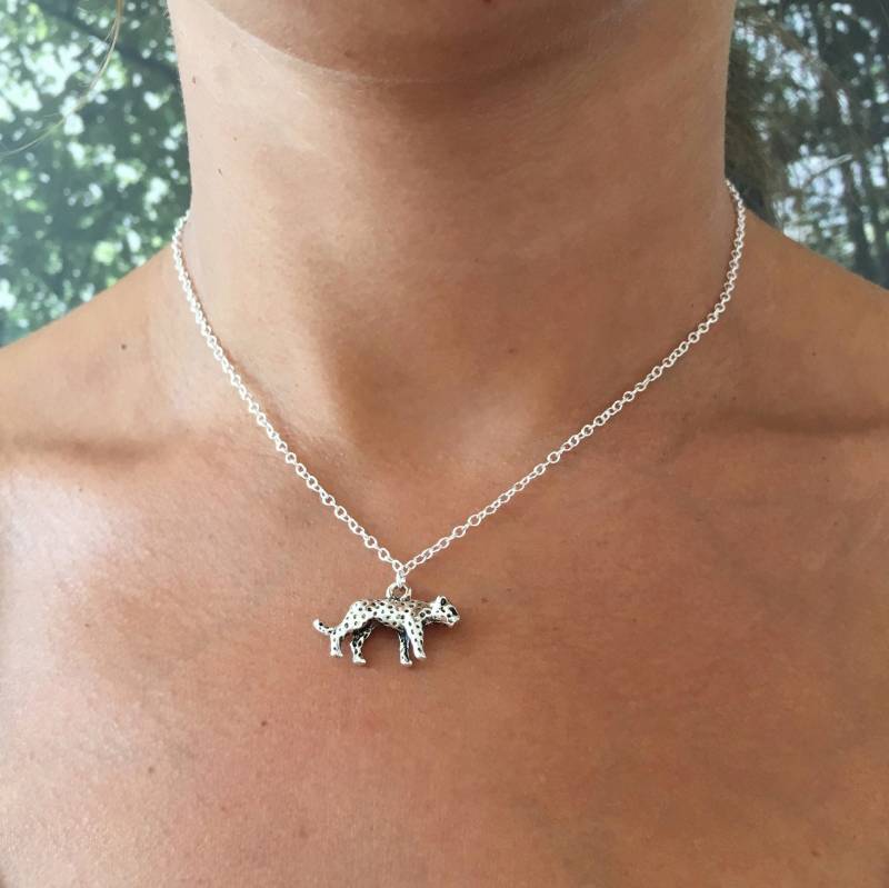Leoparden-Halskette Versilberte Halskette Mit Silberfarbenem Leoparden-Anhänger von FlorAccessoires