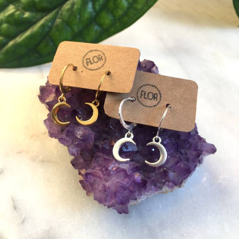 Winzige Mond-Creolen Kleine Ohrringe Mit Halbmond-Anhängern von FlorAccessoires