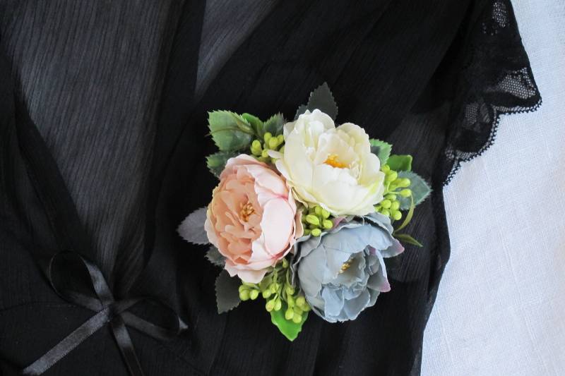 Florale Brosche Oder Haarspange, Stoff Blumen Anstecknadel, Lässig, Accessoire, Blau Rosa Champagner Florale Brosche Oder Haarspange, Stoff Blumen Anstecknadel, Lässig, Accessoire, Blau Rosa Champagner von FlorArtSilva
