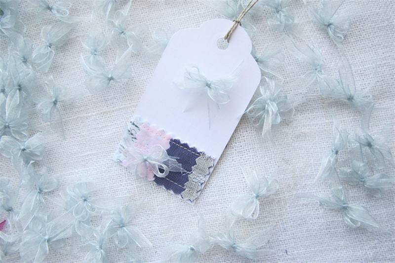 Kleine Schleifen Aus Organzaband - Applikation, Hellgrau Kleine Schleifen Aus Organzaband - Applikation, Hellgrau von FlorArtSilva